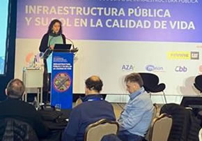 Directora Vásquez presenta desafíos de la infraestructura sostenible en la CChC