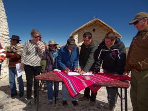 MOP firma acuerdo con 10 organizaciones indígenas para construir tramo final de la Ruta Andina